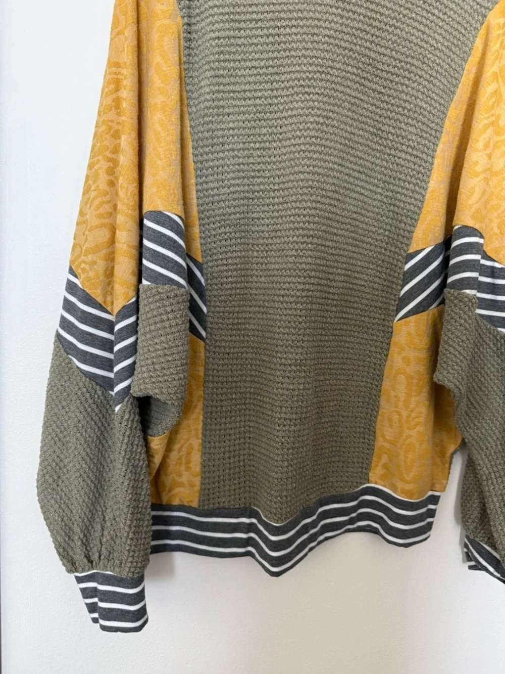 Chic Oversized Colorblock Sweater - Olive & Mustard - Picture 2 of 5